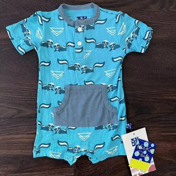 Kickee Pants Other - Kickee Pants Newborn Short Sleeve Henley Romper - Confetti Skunks